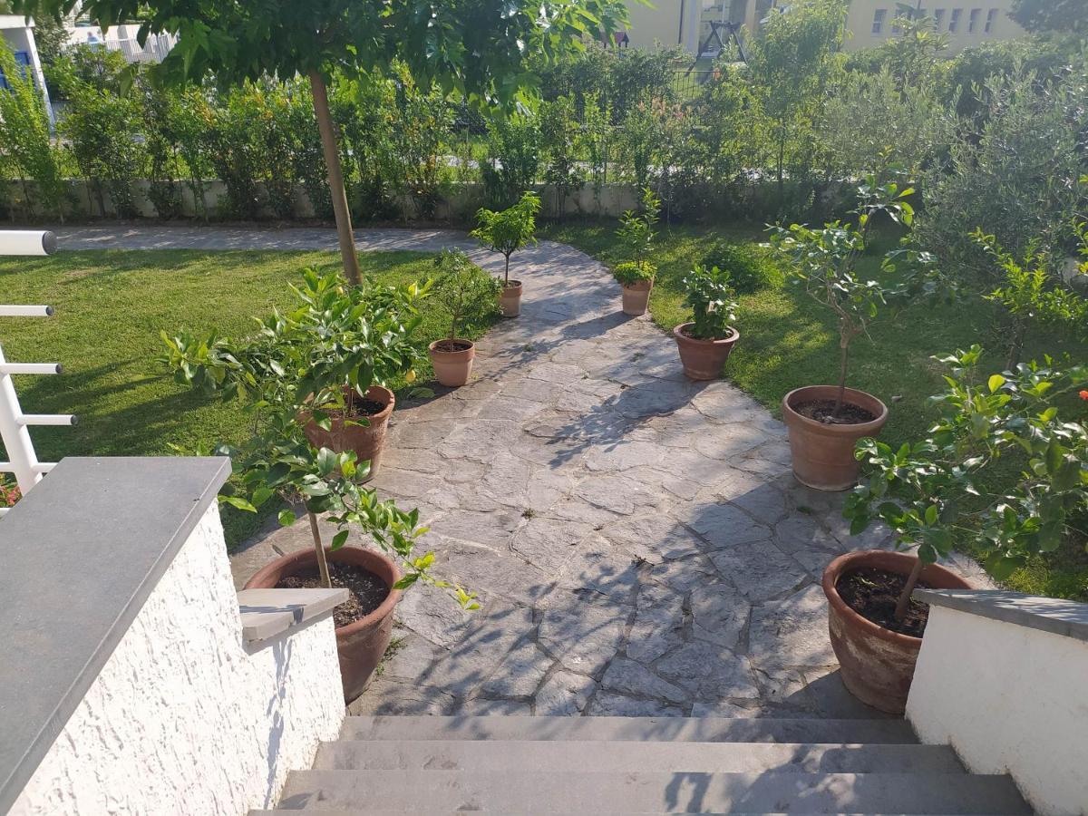 B&B Villa La Bouganville Camaiore Εξωτερικό φωτογραφία