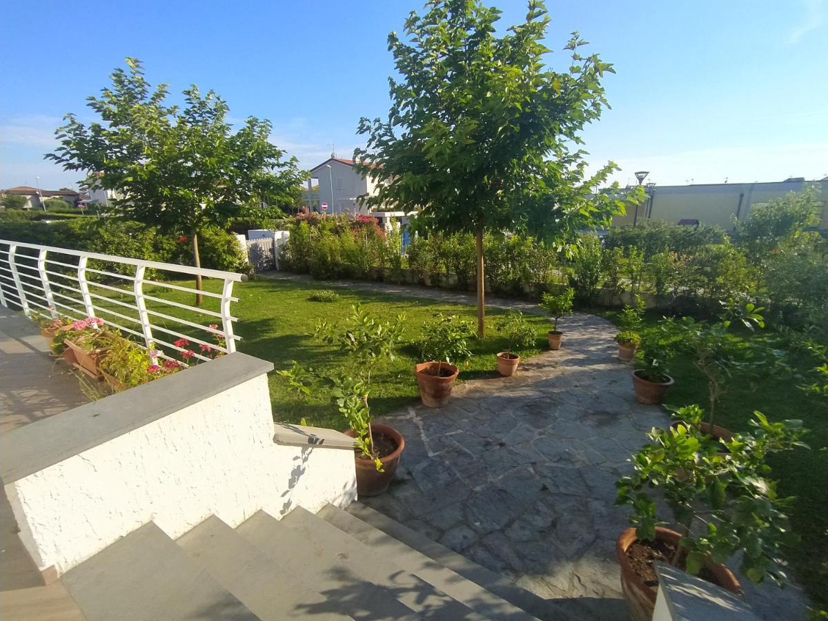 B&B Villa La Bouganville Camaiore Εξωτερικό φωτογραφία