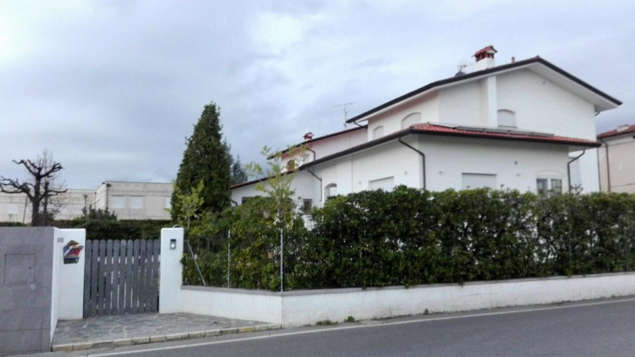 B&B Villa La Bouganville Camaiore Εξωτερικό φωτογραφία